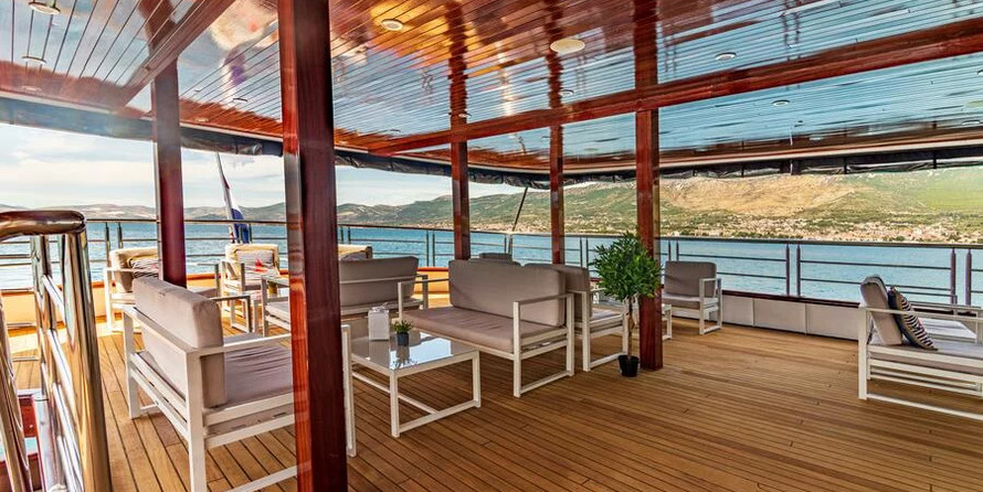 Luxury motor yacht pearl 60