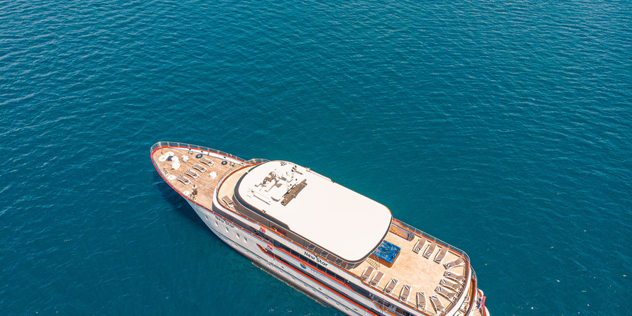 Luxury motor yacht pearl 60