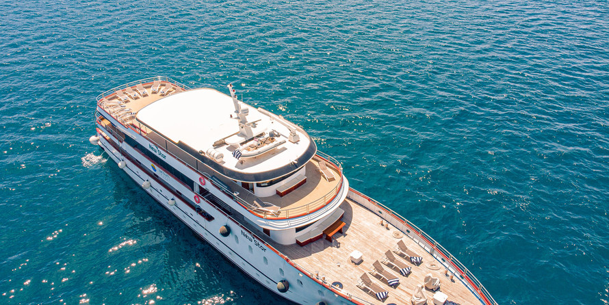 Luxury motor yacht pearl 60