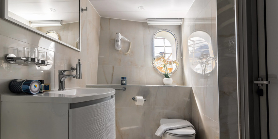 Luxury motor yacht pearl 60