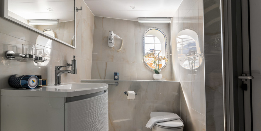 Luxury motor yacht pearl 60