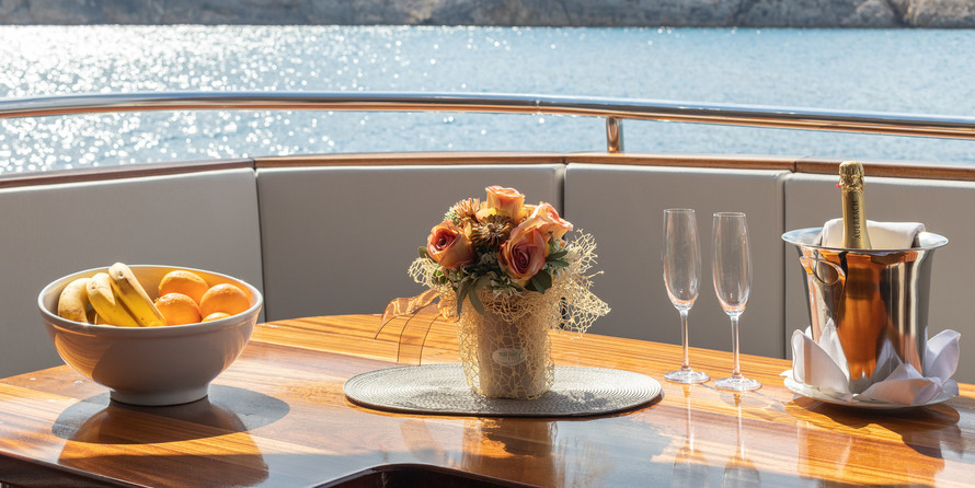 Luxury motor yacht pearl 60