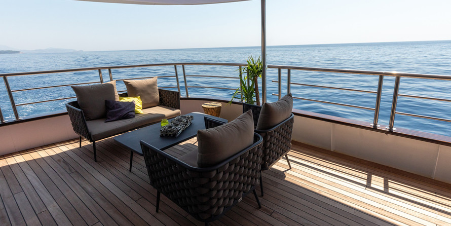 Luxury motor yacht pearl 60