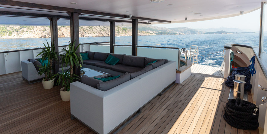 Luxury motor yacht pearl 60