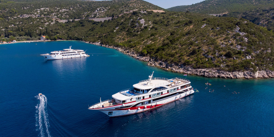 Luxury motor yacht pearl 60