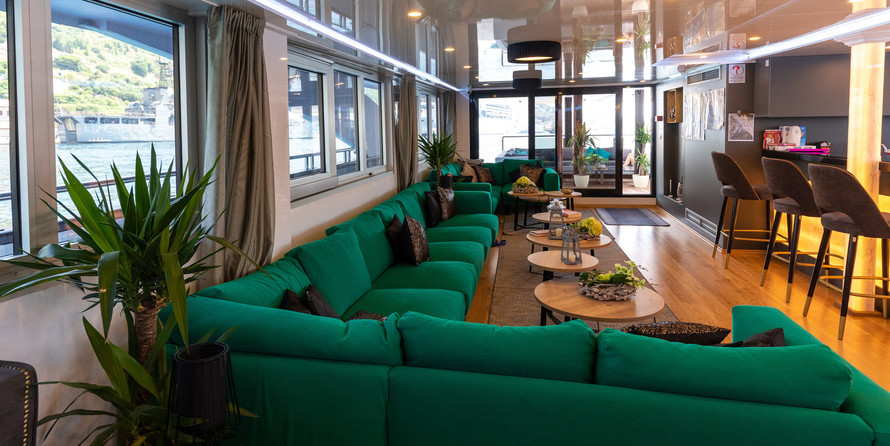 Luxury motor yacht pearl 60