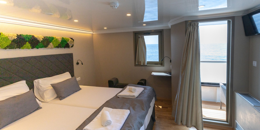 Luxury motor yacht pearl 60