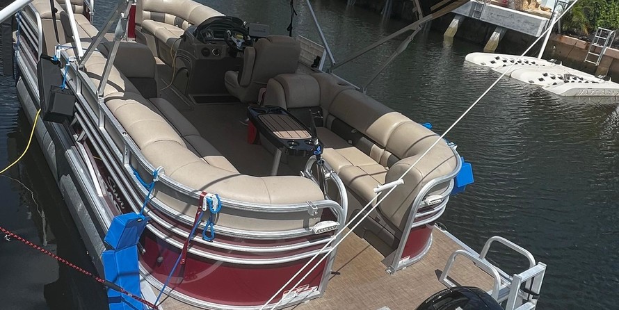 Sun Tracker Party Barge 22 XP3