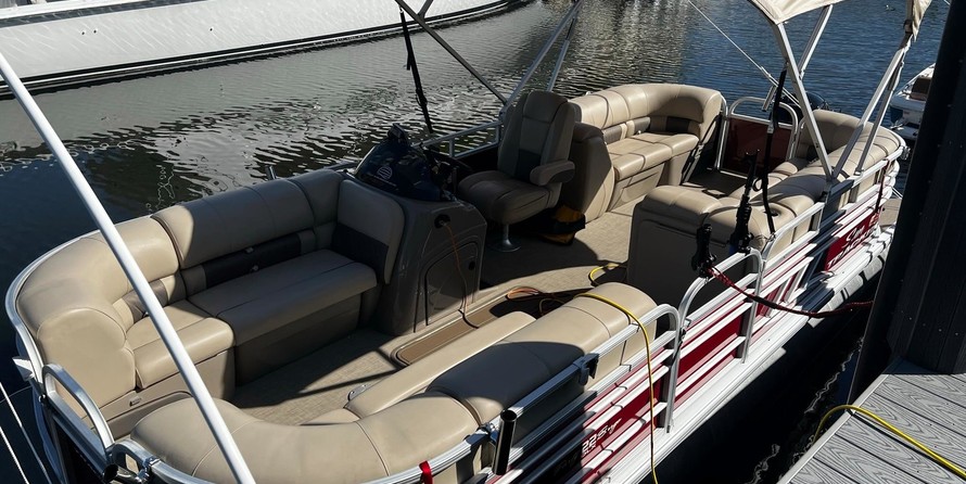 Sun Tracker Party Barge 22 XP3