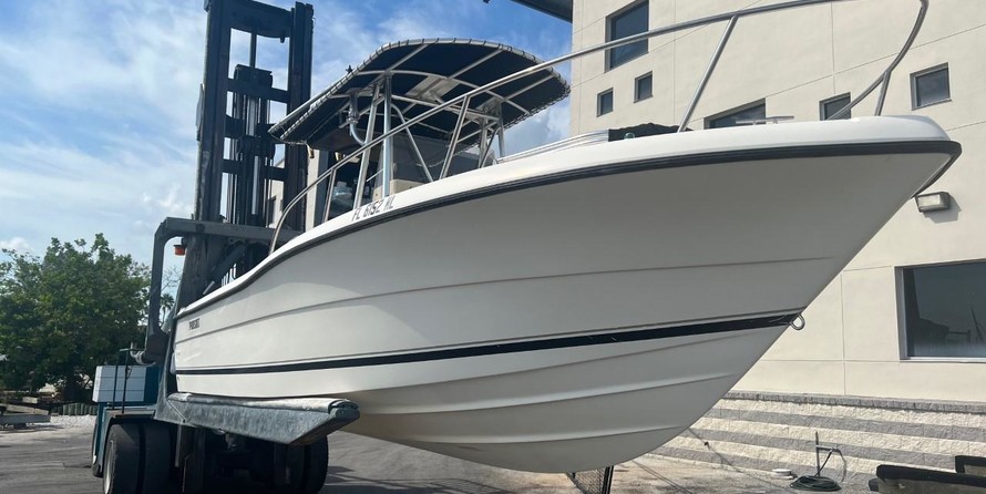 Pursuit 2870 center console