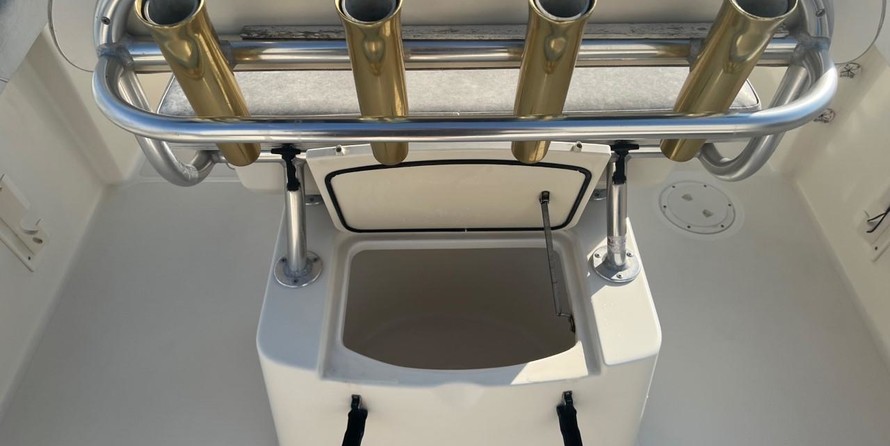 Pursuit 2870 center console