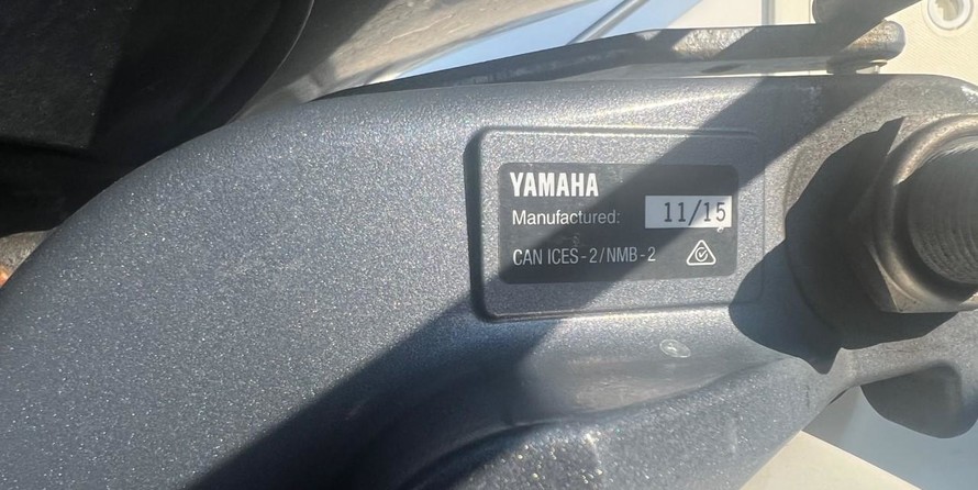 Pursuit 2870 center console