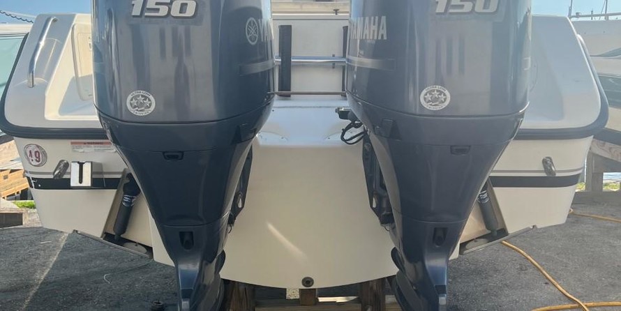 Pursuit 2870 center console