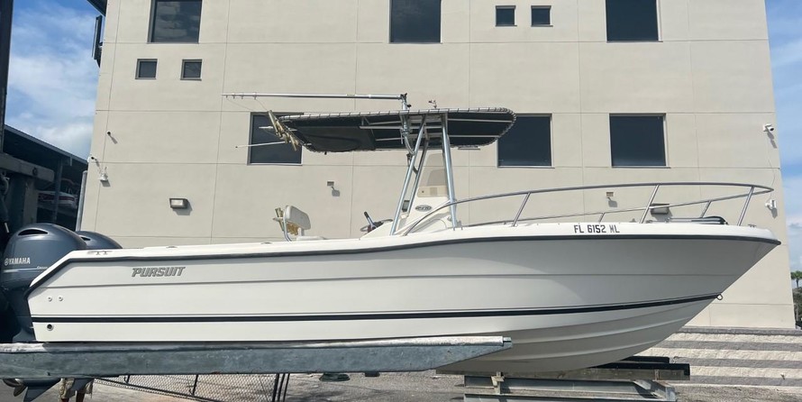 Pursuit 2870 center console