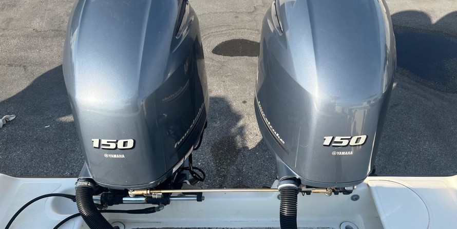 Pursuit 2870 center console