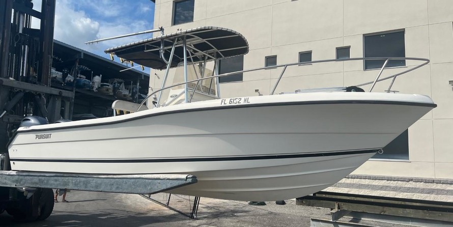 Pursuit 2870 center console