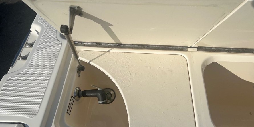 Pursuit 2870 center console