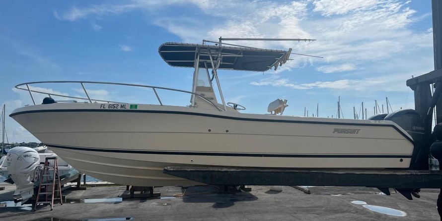 Pursuit 2870 center console