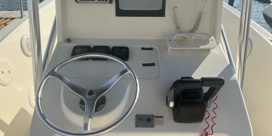 Pursuit 2870 center console