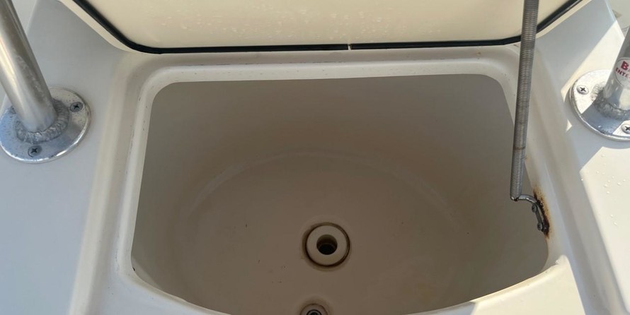 Pursuit 2870 center console