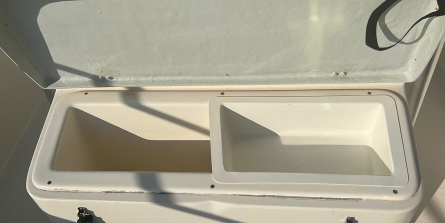 Pursuit 2870 center console