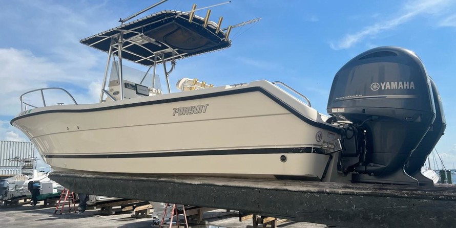 Pursuit 2870 center console