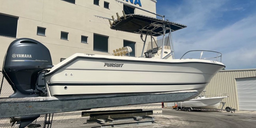 Pursuit 2870 center console