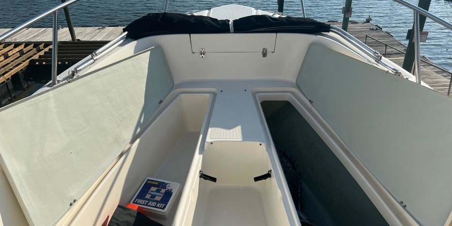 Pursuit 2870 center console