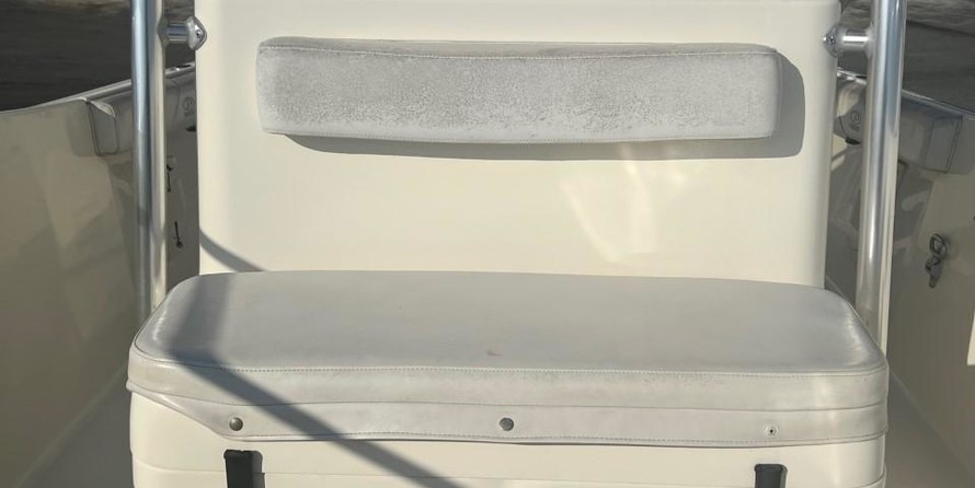 Pursuit 2870 center console