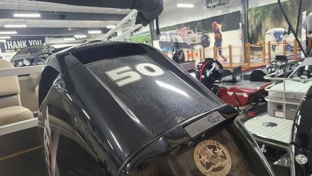 Sun Tracker Party Barge 18 DLX