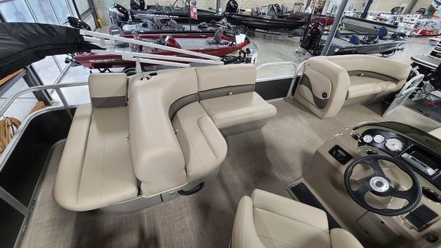 Sun Tracker Party Barge 18 DLX