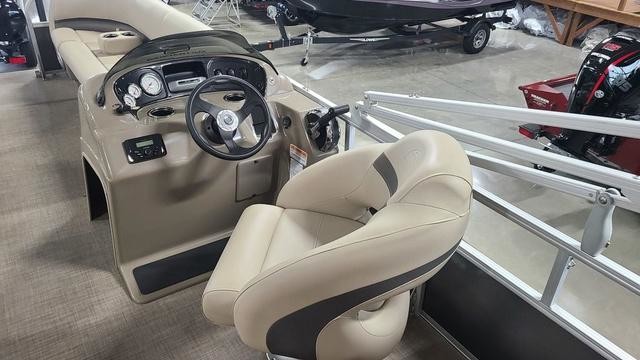 Sun Tracker Party Barge 18 DLX