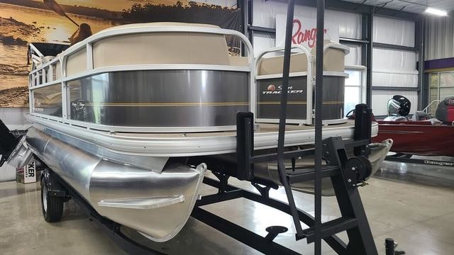 Sun Tracker Party Barge 18 DLX