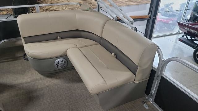 Sun Tracker Party Barge 18 DLX