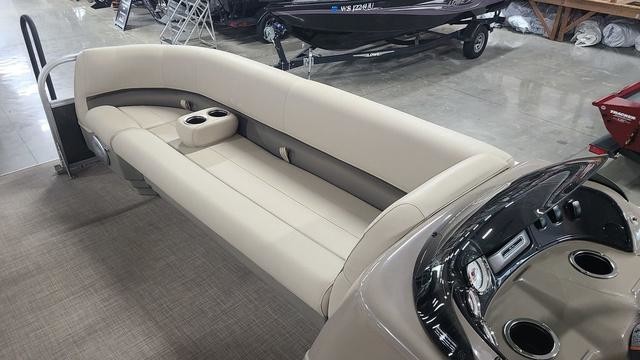 Sun Tracker Party Barge 18 DLX