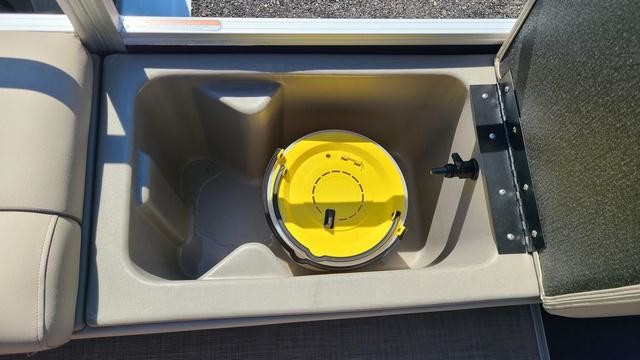 Sun Tracker SportFish 22 DLX