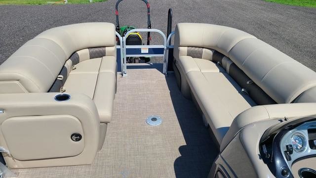 Sun Tracker SportFish 22 DLX