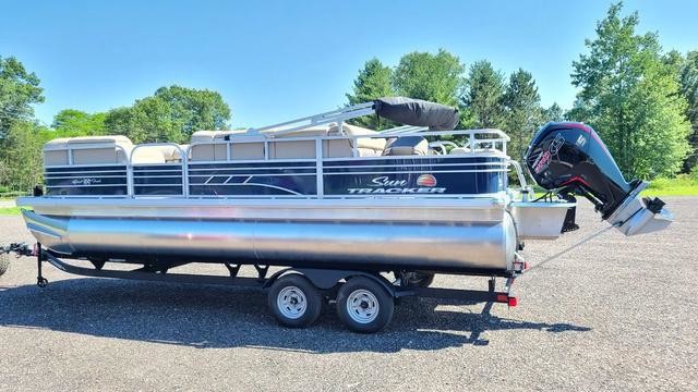 Sun Tracker SportFish 22 DLX