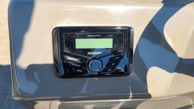 Sun Tracker SportFish 22 DLX