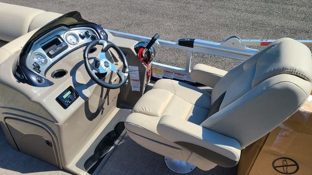 Sun Tracker SportFish 22 DLX
