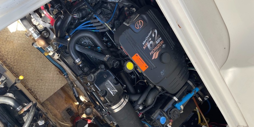 Cruisers Yachts 340 Express