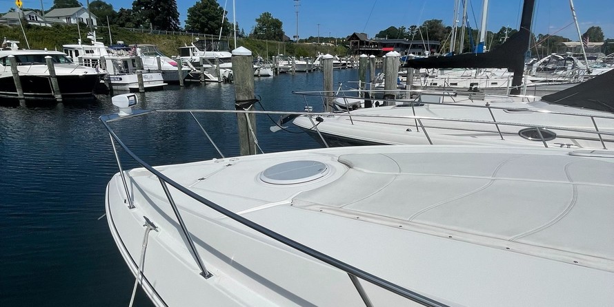 Cruisers Yachts 340 Express