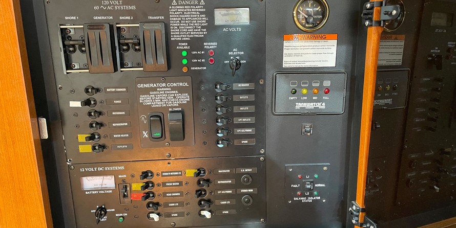 Cruisers Yachts 340 Express