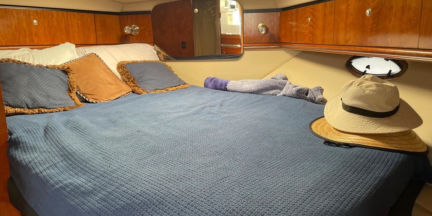 Cruisers Yachts 340 Express