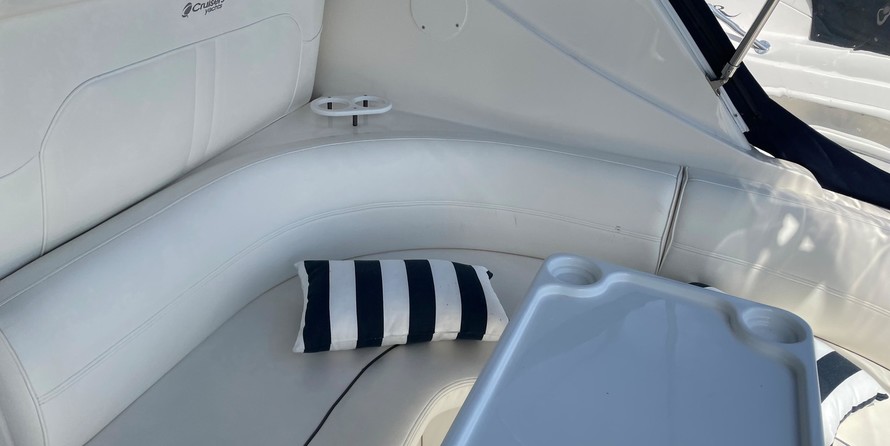 Cruisers Yachts 340 Express