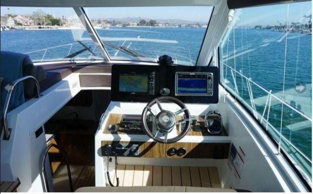 Cruisers Yachts 48 Cantius