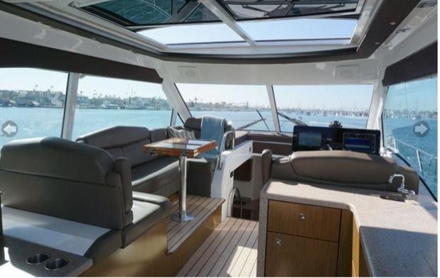Cruisers Yachts 48 Cantius