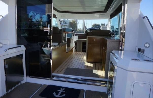 Cruisers Yachts 48 Cantius