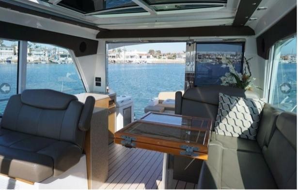 Cruisers Yachts 48 Cantius