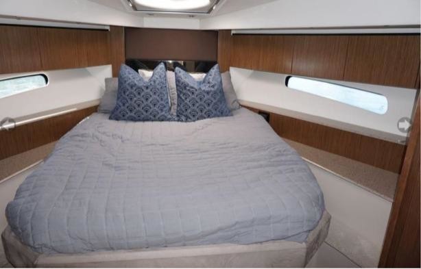 Cruisers Yachts 48 Cantius